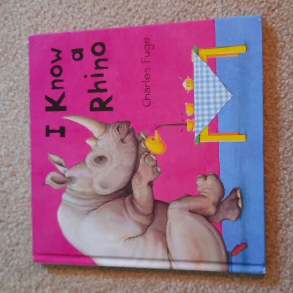 KIDS BOOK.  MUST $15 BUNDLE - Picture 1 of 2